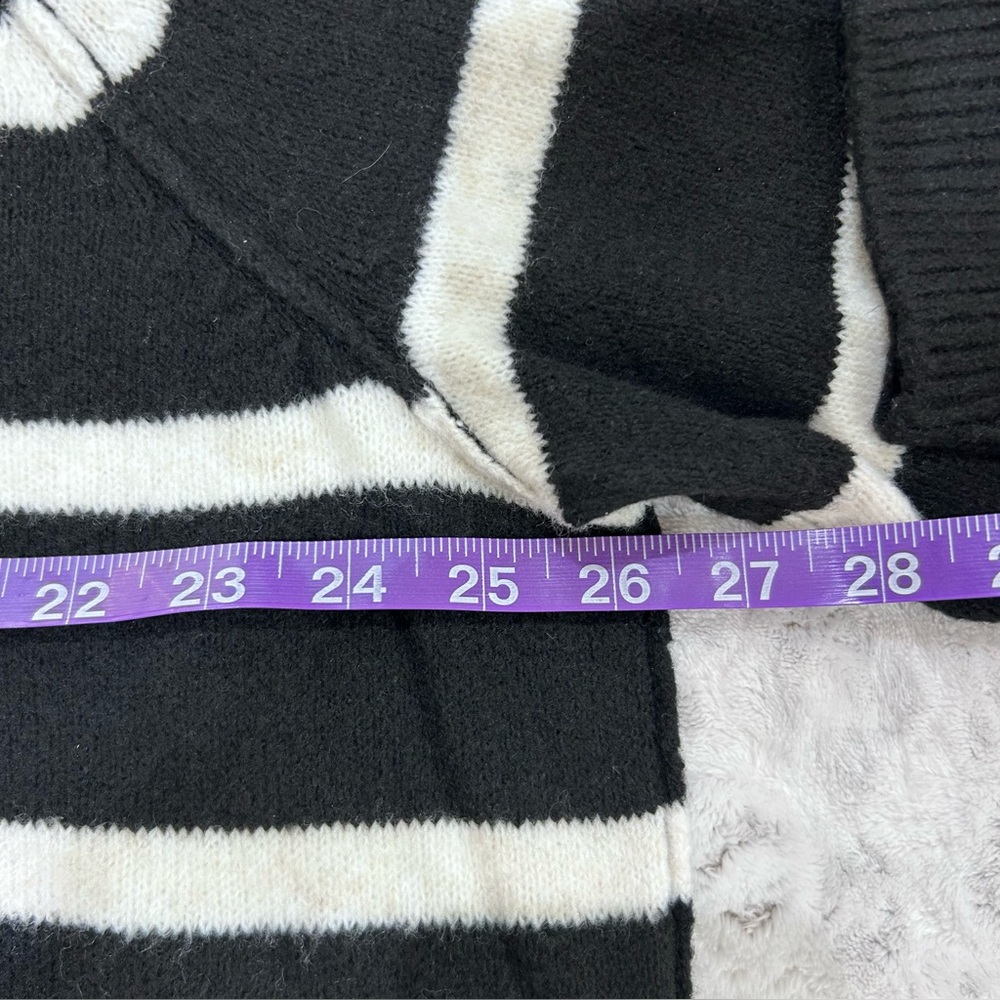 Aerie V-Neck Collar Sweater Long Sleeve Black White Stripes Women’s NWT Size M - Picture 7 of 11